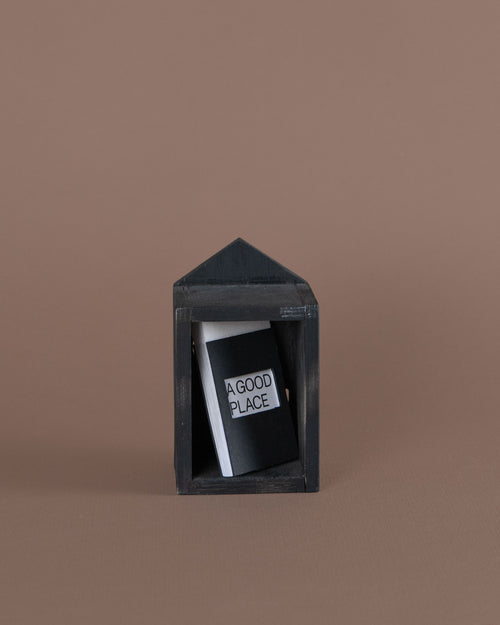 **A GOOD PLACE TO HIDE di Leonardo Taddei